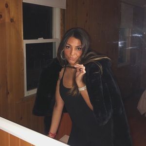 Meet your Posher, Brittney